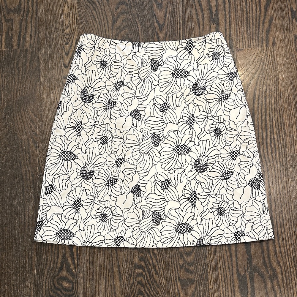 New Worth skirt in Floral Black and White. Perfect condition - Picture 3 of 9